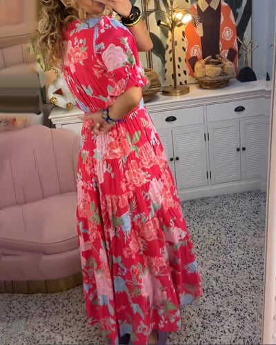 Carine | Taskullinen mekko, V-pääntie, kukkakuosi