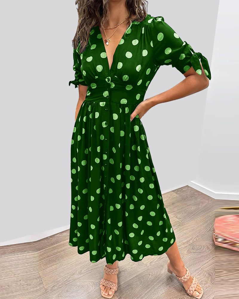 Mina | Pilkullinen mekko ja V-pääntie