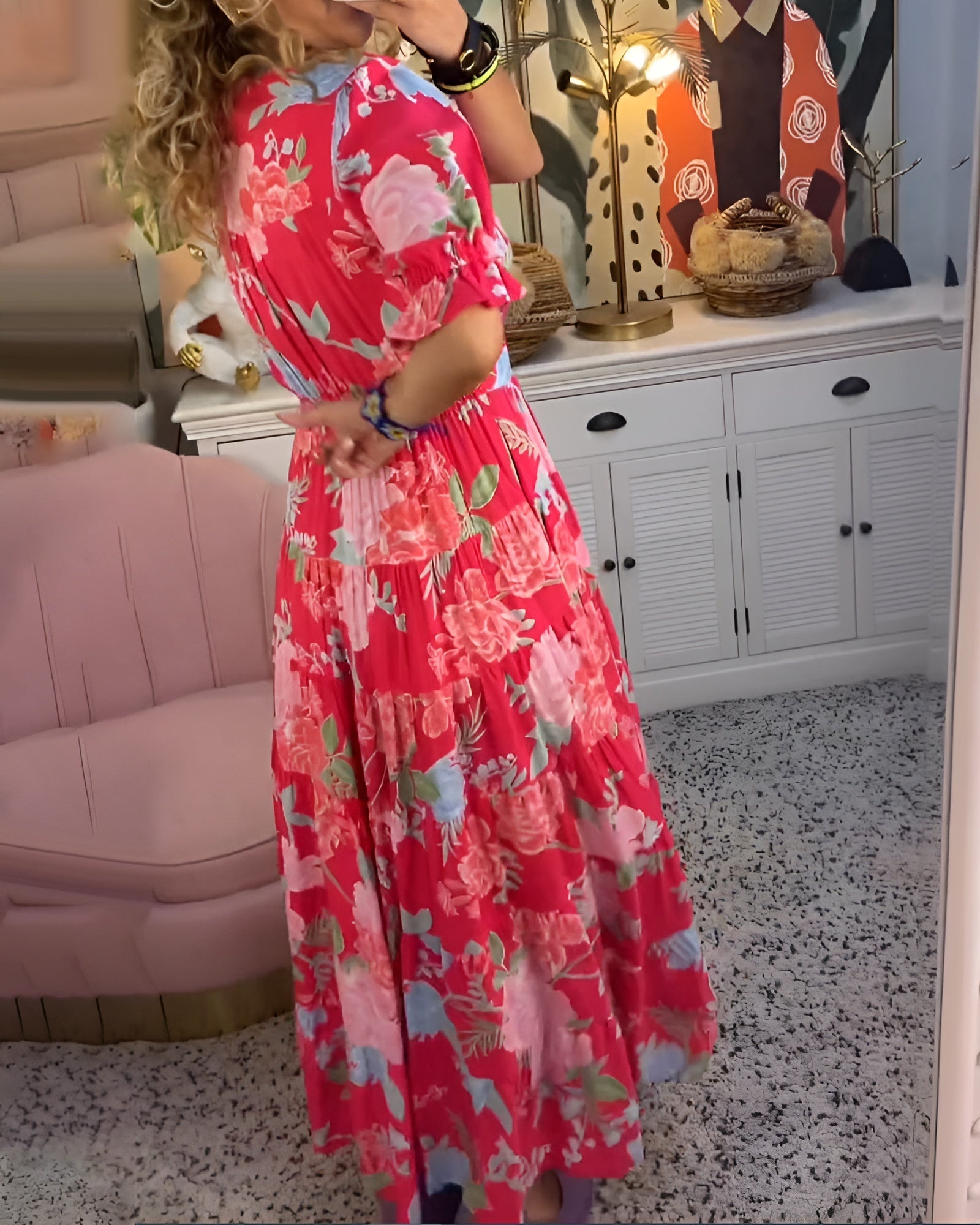 Carine | Taskullinen V-pääntie kukkakuosiset mekko